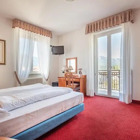 Lucia Hotel