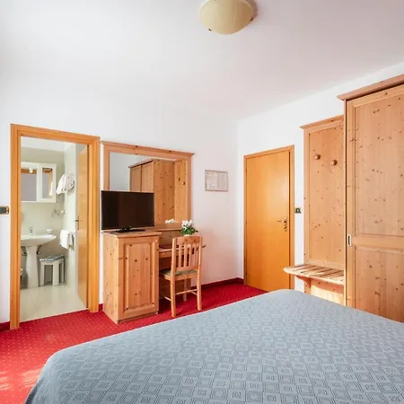 Hotel Lucia 3*